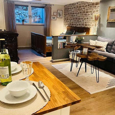 Ferienwohnung Palatina Heuchelheim-Klingen Bagian luar foto