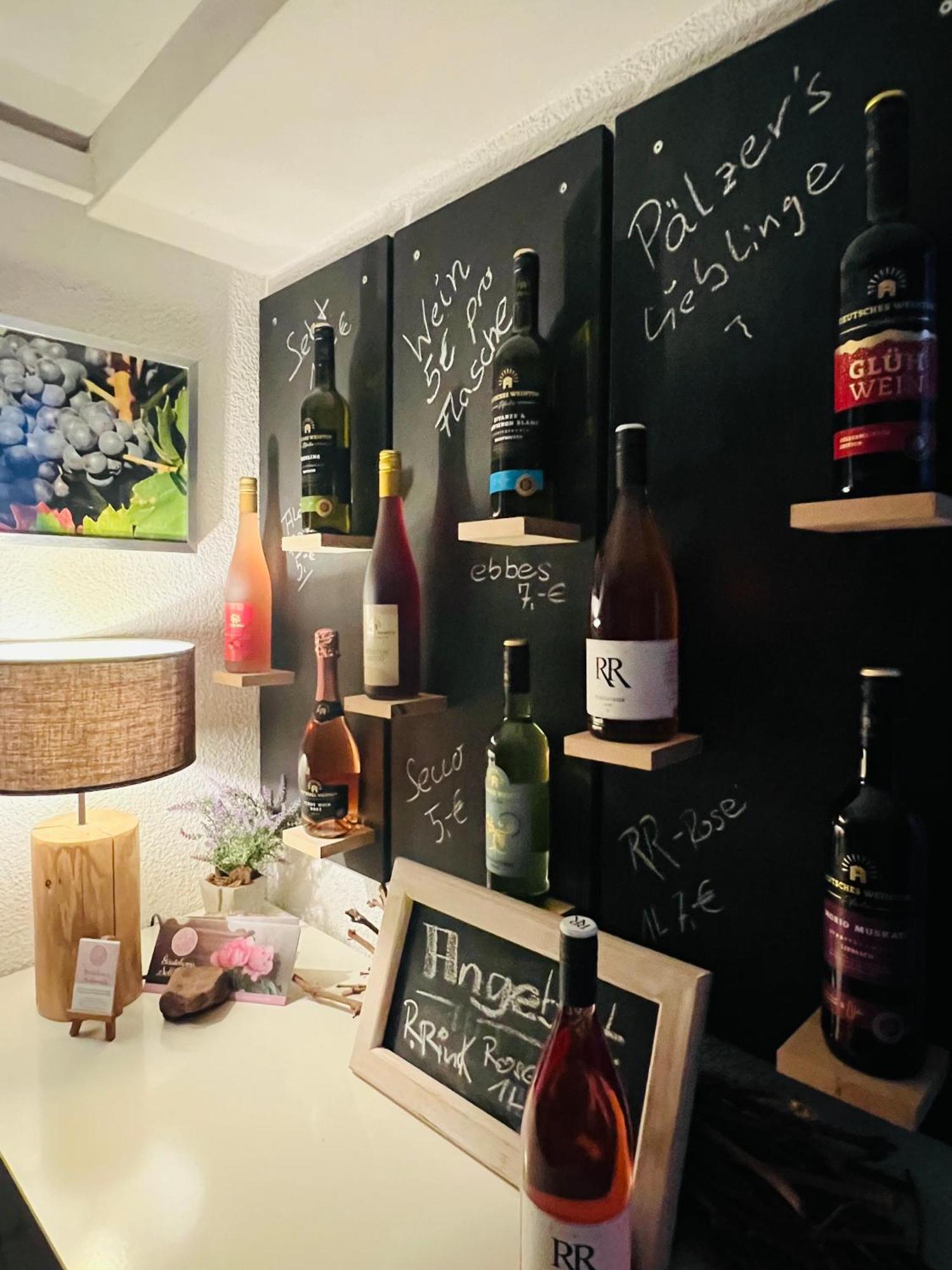 Ferienwohnung Palatina Heuchelheim-Klingen Bagian luar foto