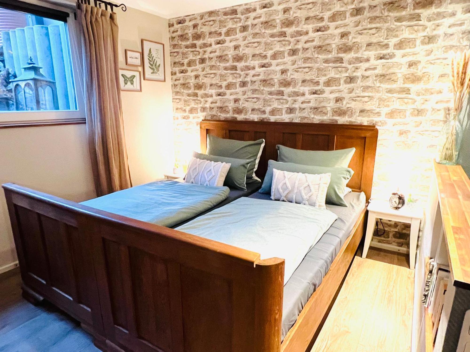Ferienwohnung Palatina Heuchelheim-Klingen Bagian luar foto