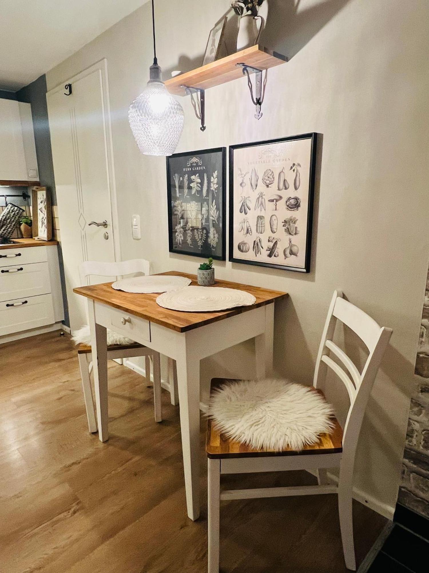 Ferienwohnung Palatina Heuchelheim-Klingen Bagian luar foto