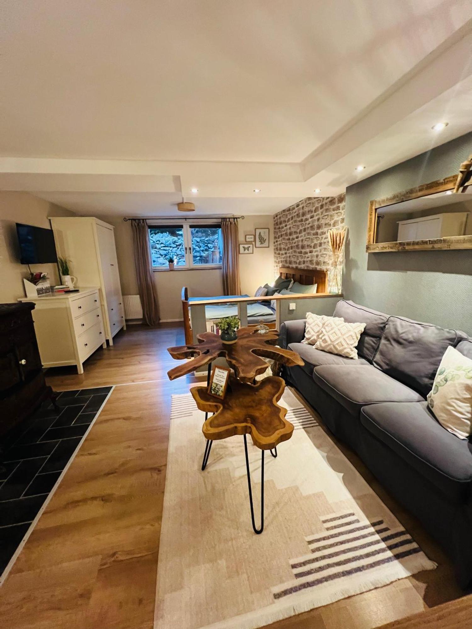 Ferienwohnung Palatina Heuchelheim-Klingen Bagian luar foto