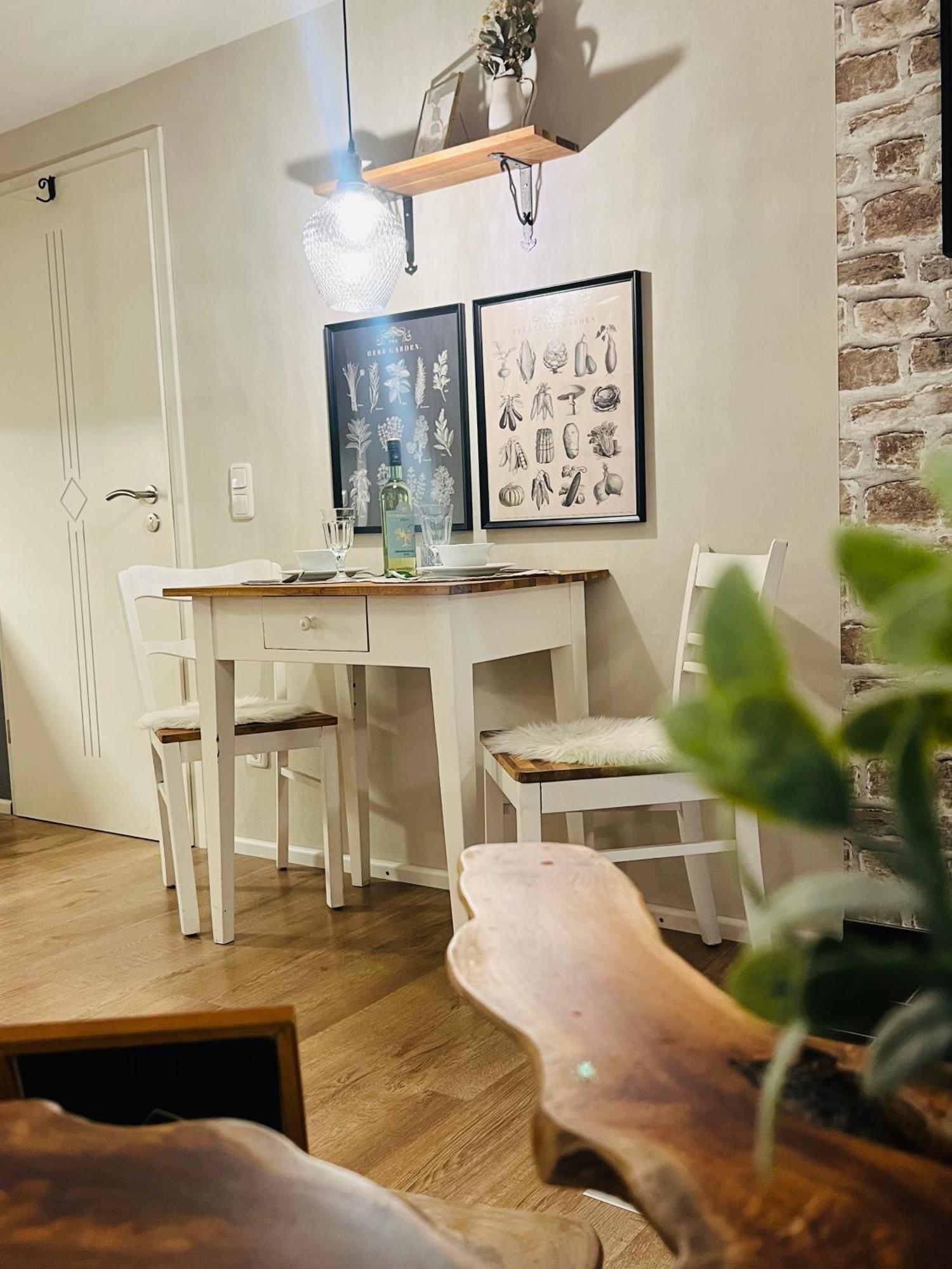 Ferienwohnung Palatina Heuchelheim-Klingen Bagian luar foto