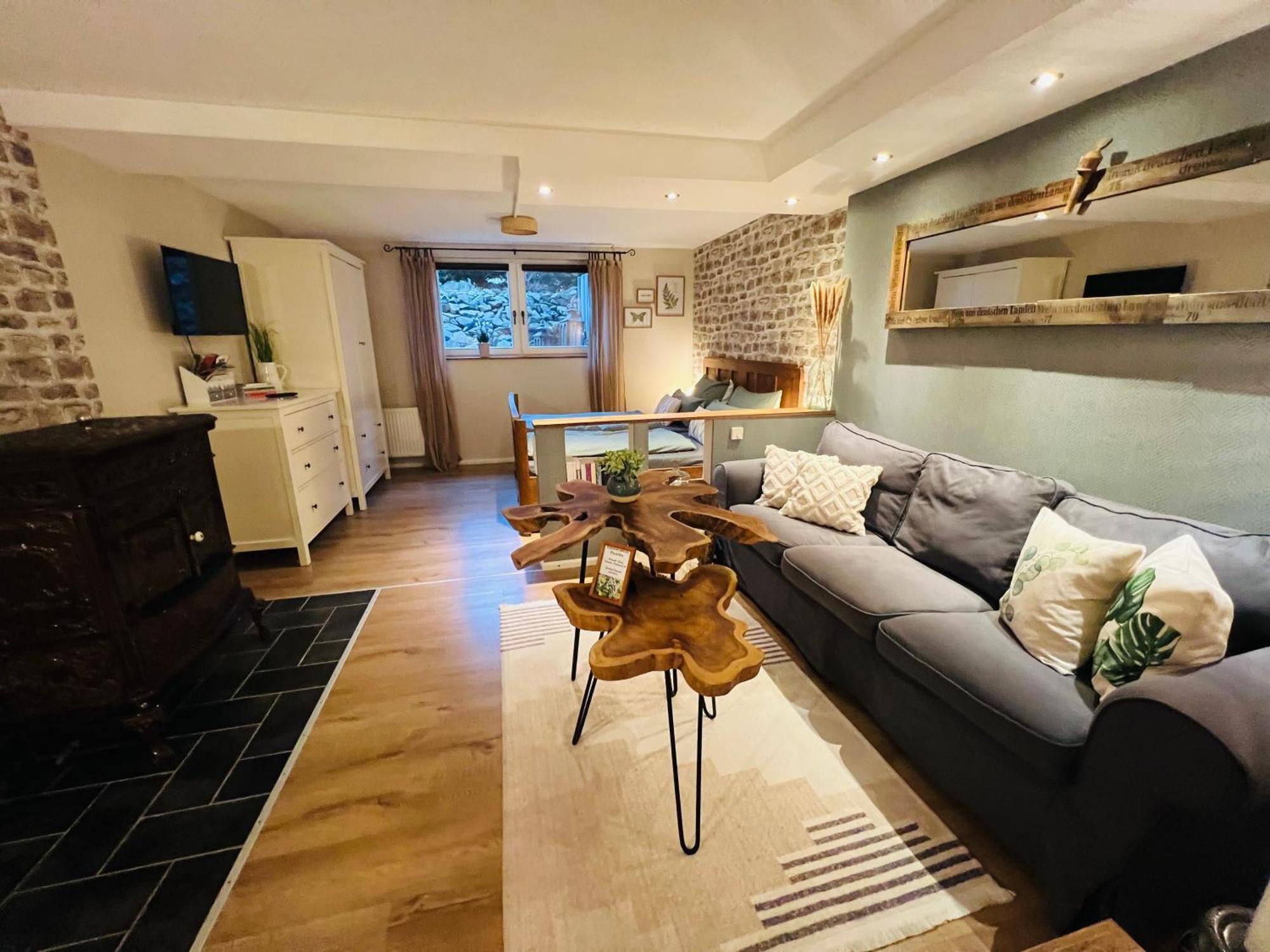 Ferienwohnung Palatina Heuchelheim-Klingen Bagian luar foto