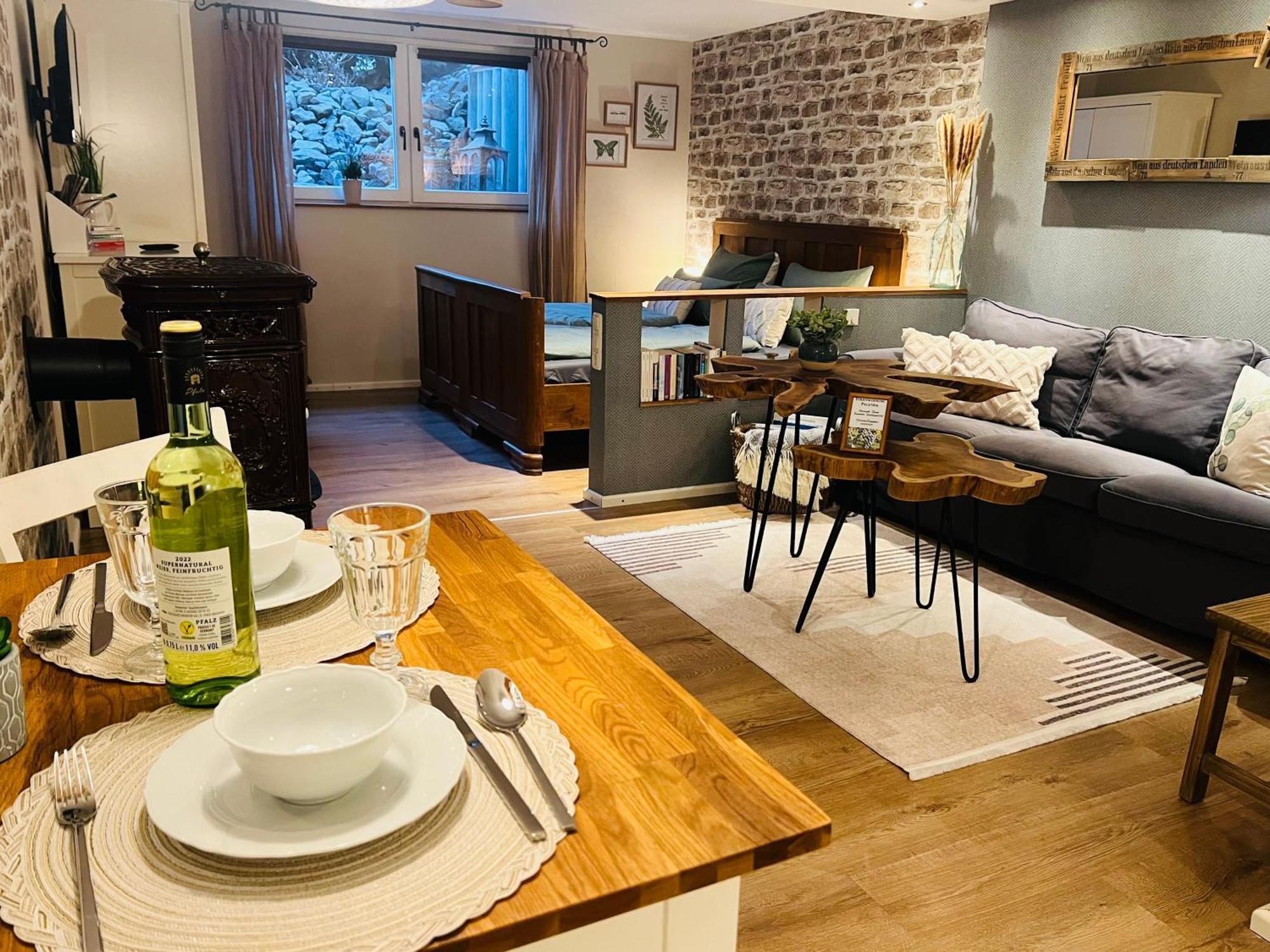 Ferienwohnung Palatina Heuchelheim-Klingen Bagian luar foto